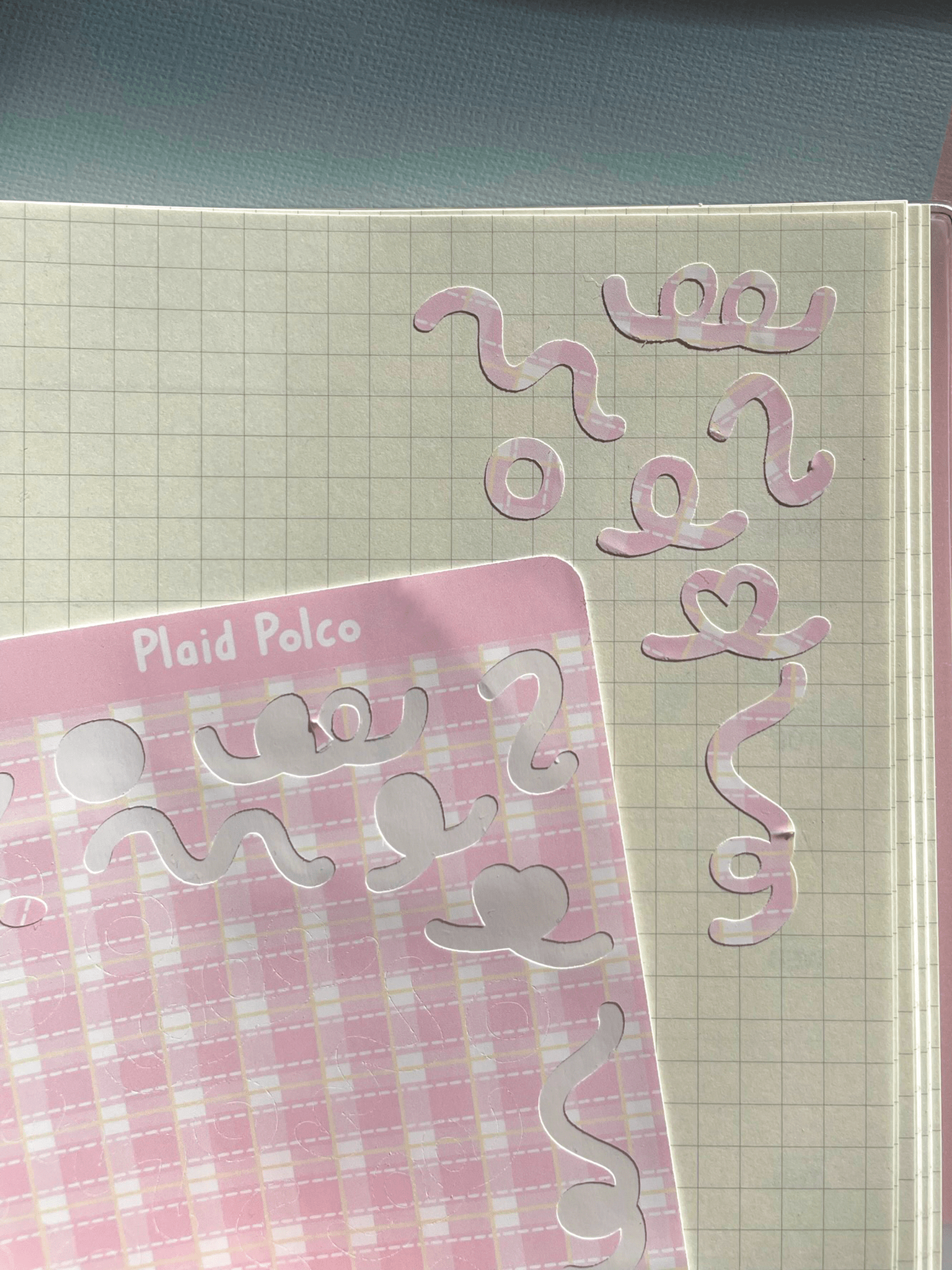 Kuppochino Cafe Pink Plaid Polco Sheet